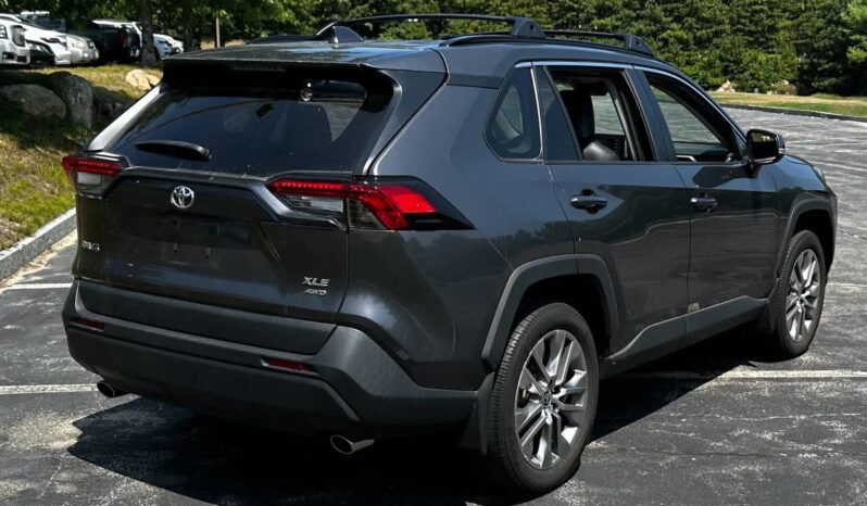 2022 Toyota RAV4 XLE full