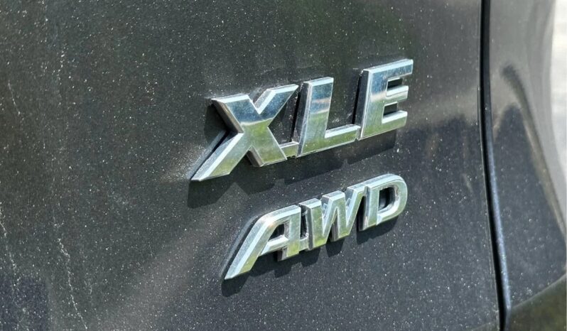 2022 Toyota RAV4 XLE full