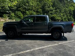 2022 Toyota Tacoma SR5 full