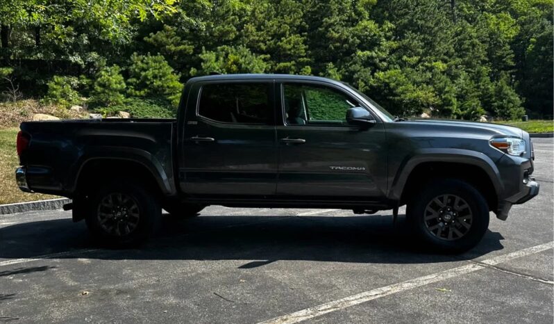 2022 Toyota Tacoma SR5 full