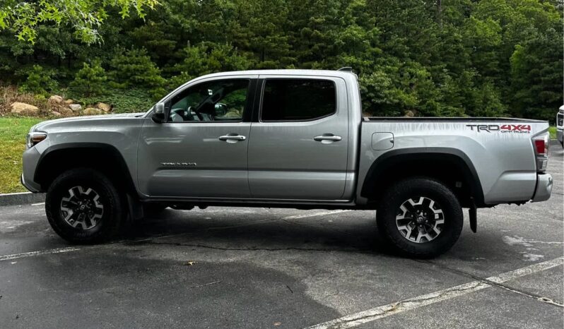 Certified 2022 Toyota Tacoma TRD Off Road full
