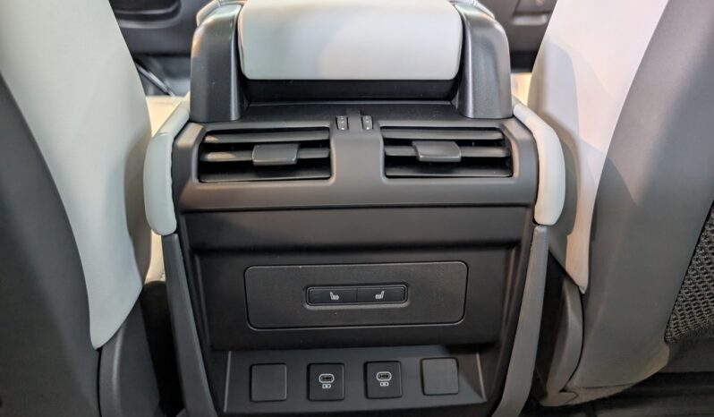 New 2025 Land Rover Defender 110 X-Dynamic SE full