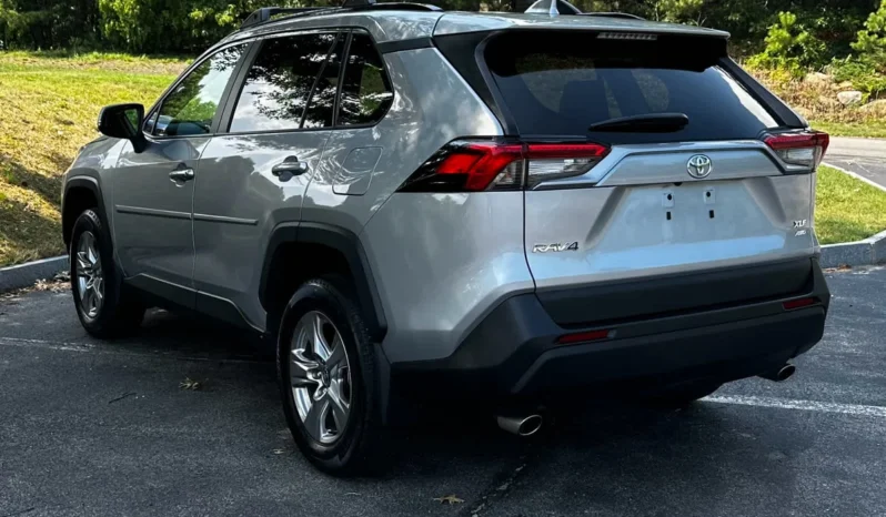 2022 Toyota RAV4 XLE AWD full