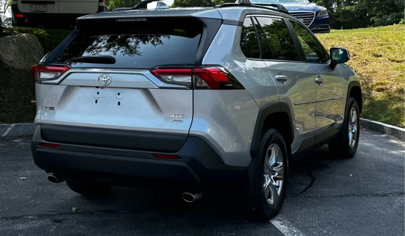 2022 Toyota RAV4 XLE AWD full