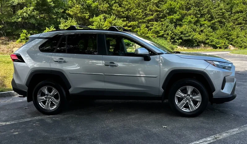 2022 Toyota RAV4 XLE AWD full