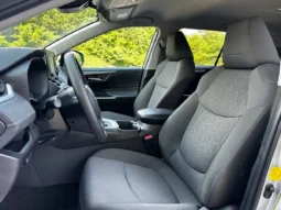 2022 Toyota RAV4 XLE AWD full