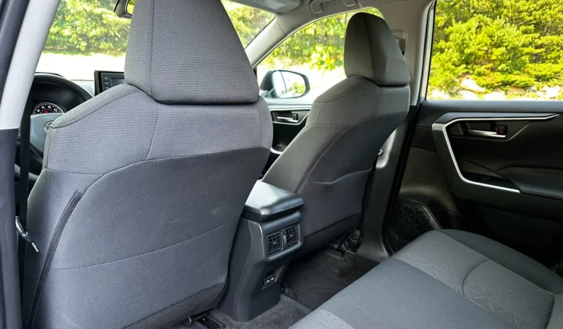 2022 Toyota RAV4 XLE AWD full