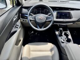 2023 Cadillac XT4 Luxury full