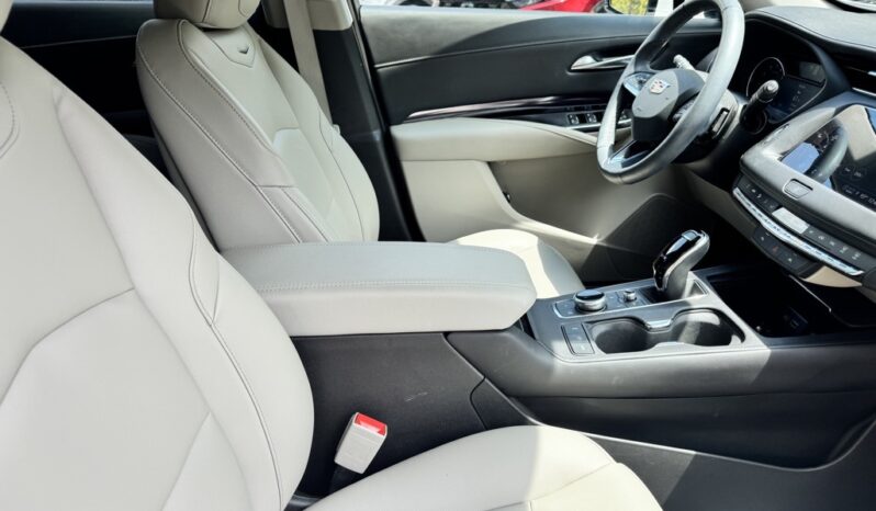 2023 Cadillac XT4 Luxury full