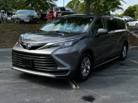 2024 Toyota Sienna LE