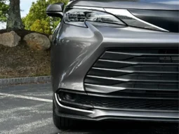 2024 Toyota Sienna LE full