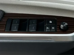 2024 Toyota Sienna LE full