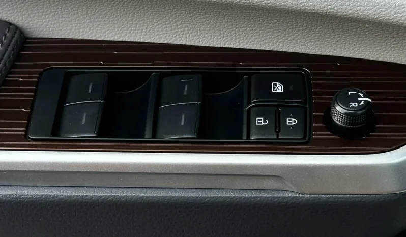 2024 Toyota Sienna LE full