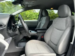 2024 Toyota Sienna LE full