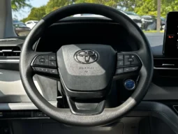 2024 Toyota Sienna LE full