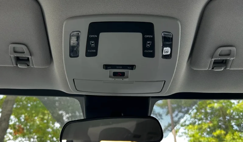 2024 Toyota Sienna LE full