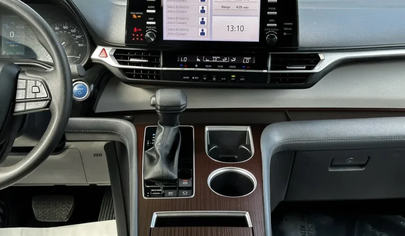 2024 Toyota Sienna LE full