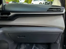 2024 Toyota Sienna LE full