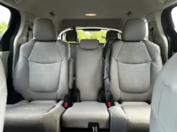 2024 Toyota Sienna LE full