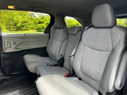 2024 Toyota Sienna LE full