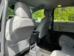 2024 Toyota Sienna LE full