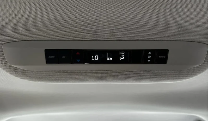 2024 Toyota Sienna LE full