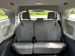 2024 Toyota Sienna LE full