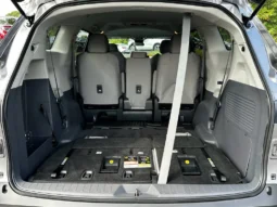 2024 Toyota Sienna LE full