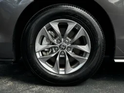 2024 Toyota Sienna LE full