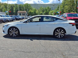 2022 Nissan Altima 2.5 SR FWD full