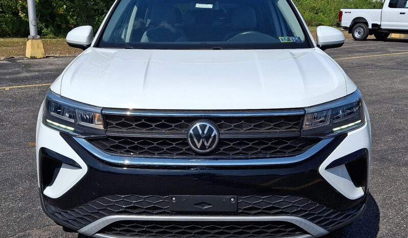 2022 Volkswagen Taos SE AWD full