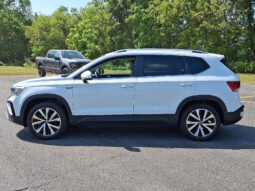 2022 Volkswagen Taos SE AWD full