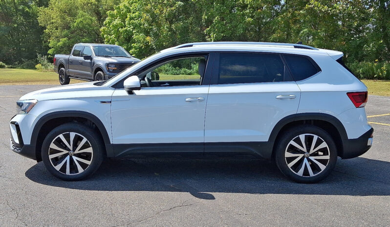 2022 Volkswagen Taos SE AWD full
