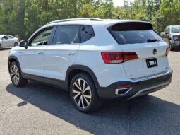 2022 Volkswagen Taos SE AWD full