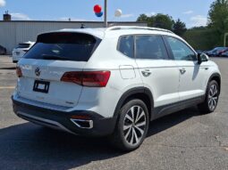 2022 Volkswagen Taos SE AWD full