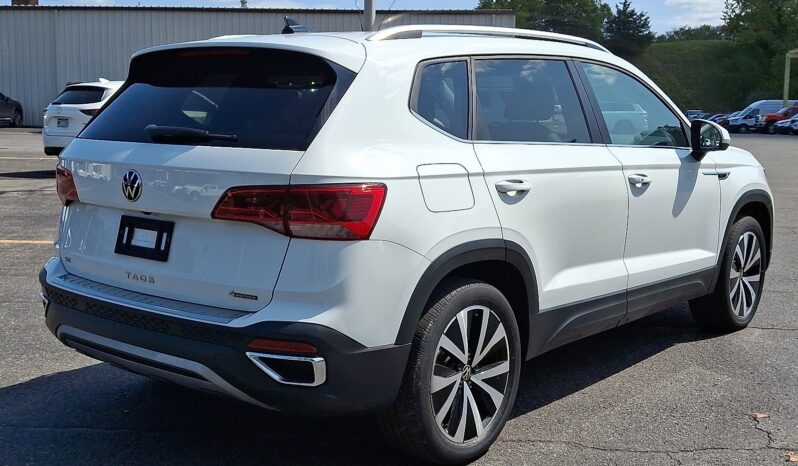 2022 Volkswagen Taos SE AWD full