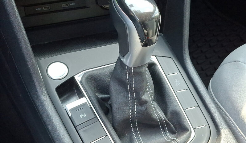 2022 Volkswagen Taos SE AWD full