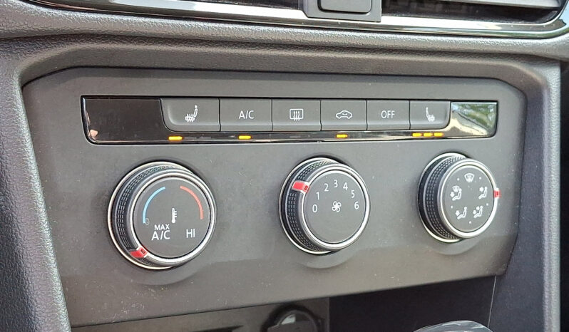 2022 Volkswagen Taos SE AWD full