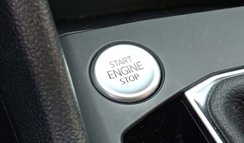 2022 Volkswagen Taos SE AWD full