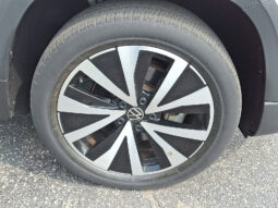 2022 Volkswagen Taos SE AWD full