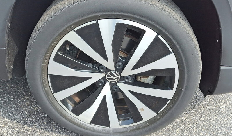 2022 Volkswagen Taos SE AWD full