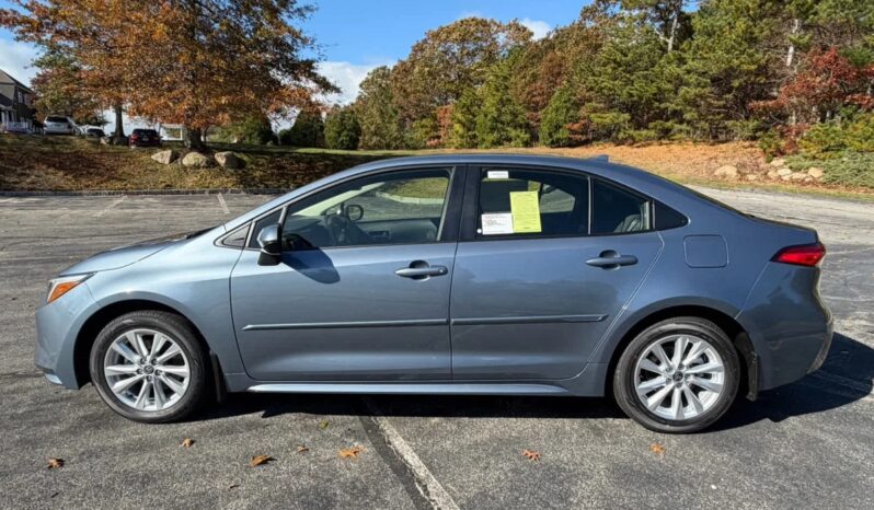 2026 Toyota Corolla LE Hybrid full