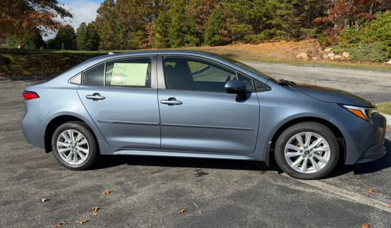 2026 Toyota Corolla LE Hybrid full