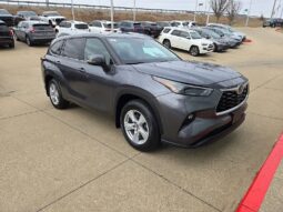 2024 Toyota Highlander LE AWD full