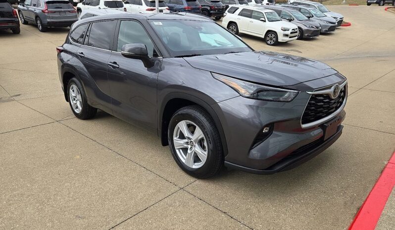 2024 Toyota Highlander LE AWD full