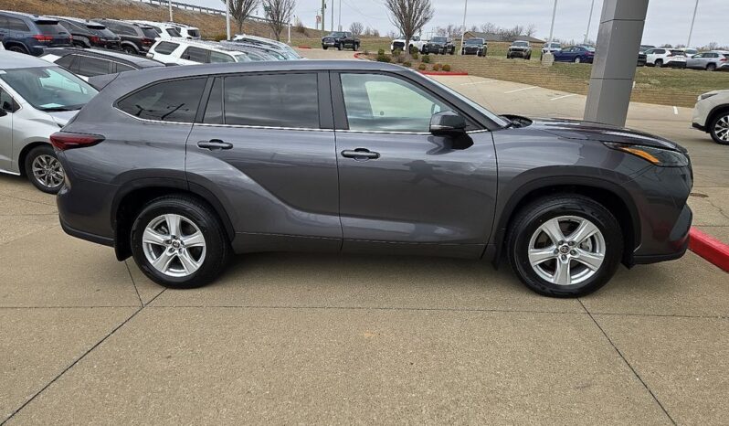 2024 Toyota Highlander LE AWD full