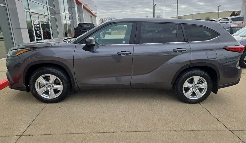 2024 Toyota Highlander LE AWD full